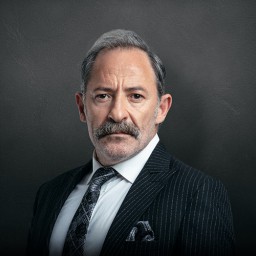 Levent Can as Fuat Ersoylu