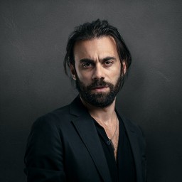 Cavit Çetin Güner as Murat Ersoylu
