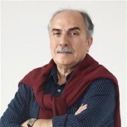 Hakan Altıner as Şahap