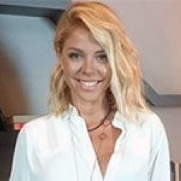 Esra Eron as Feryal Tümen