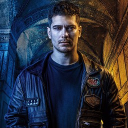 Çağatay Ulusoy as Hakan
