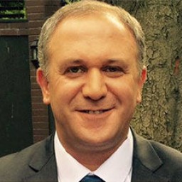 İsmail Karagöz as Şükrü