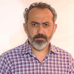 Kadir Çermik as Salih Aydın
