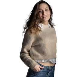 Sümeyye Aydoğan as Menekşe