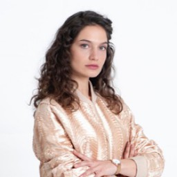 Gülcan Arslan as Nihal