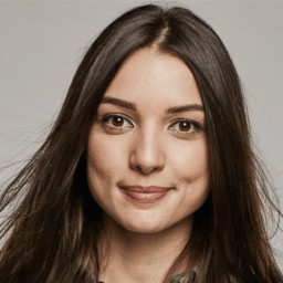 Damla Colbay as Eylem
