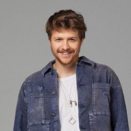 Burak Yörük as Çınar Yılmaz