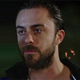 Eren Hacısalihoğlu as Sinan