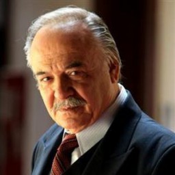 Çetin Tekindor as Ihsan Kozcuoğlu