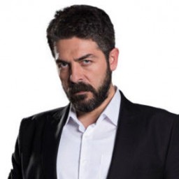 Sinan Tuzcu as Mustafa Kaleli