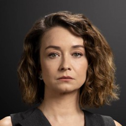 Başak Daşman as Yıldız Alpan