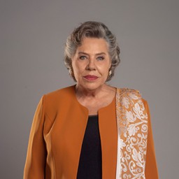 Işıl Yücesoy as Hayriye