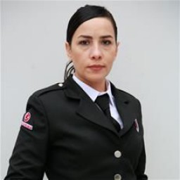 Onuryay Evrentan Atasalihi as Özlem Balaban