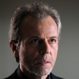 Musa Uzunlar as Reşat Yaşaran