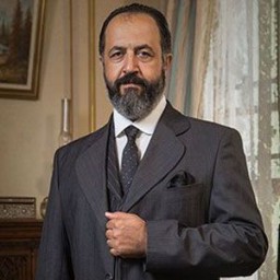 Mehmet Özgür as Seyfettin