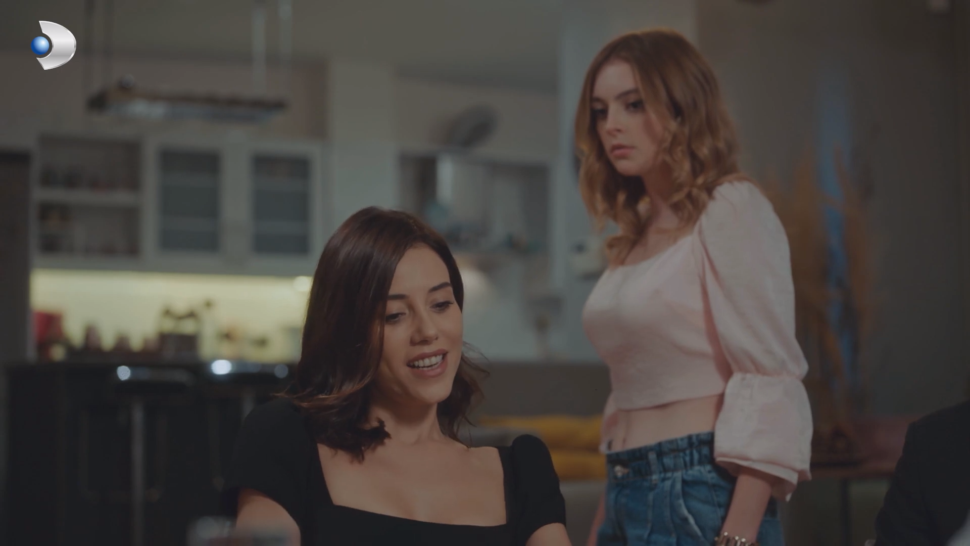 Review Sadakatsiz S01e01 A Woman Scorned Turkish Tv News Dizilah