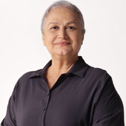 Nihal Menzil as Hafize