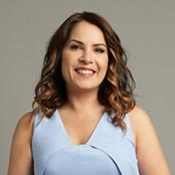 Sevinç Erbulak as Betül Sarıhan
